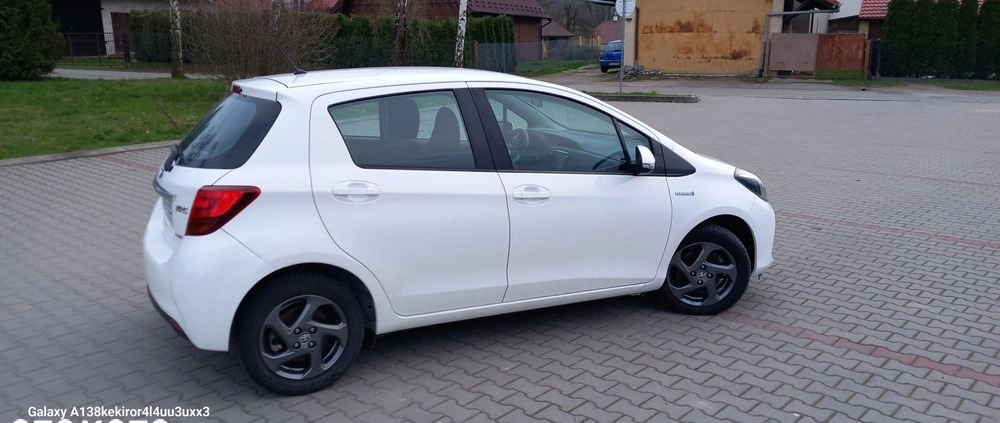 Toyota Yaris cena 43800 przebieg: 105000, rok produkcji 2016 z Rzeszów małe 301